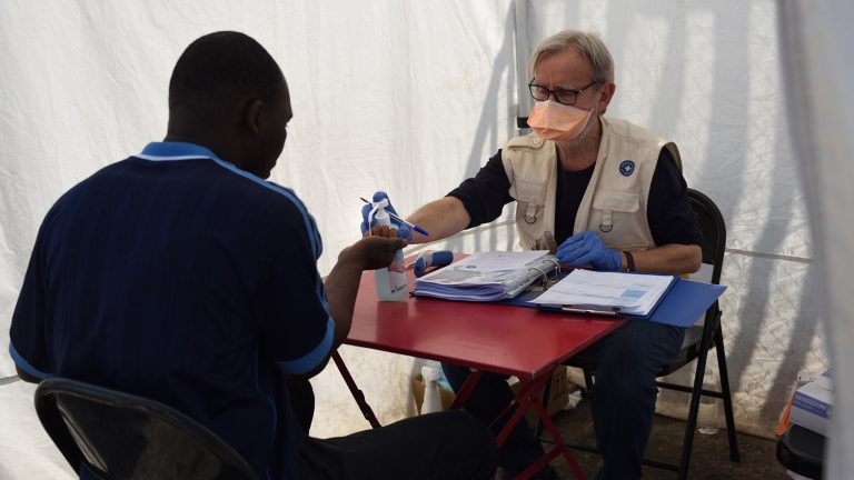 photo vaccin squat de la Seine Aubervilliers mobile