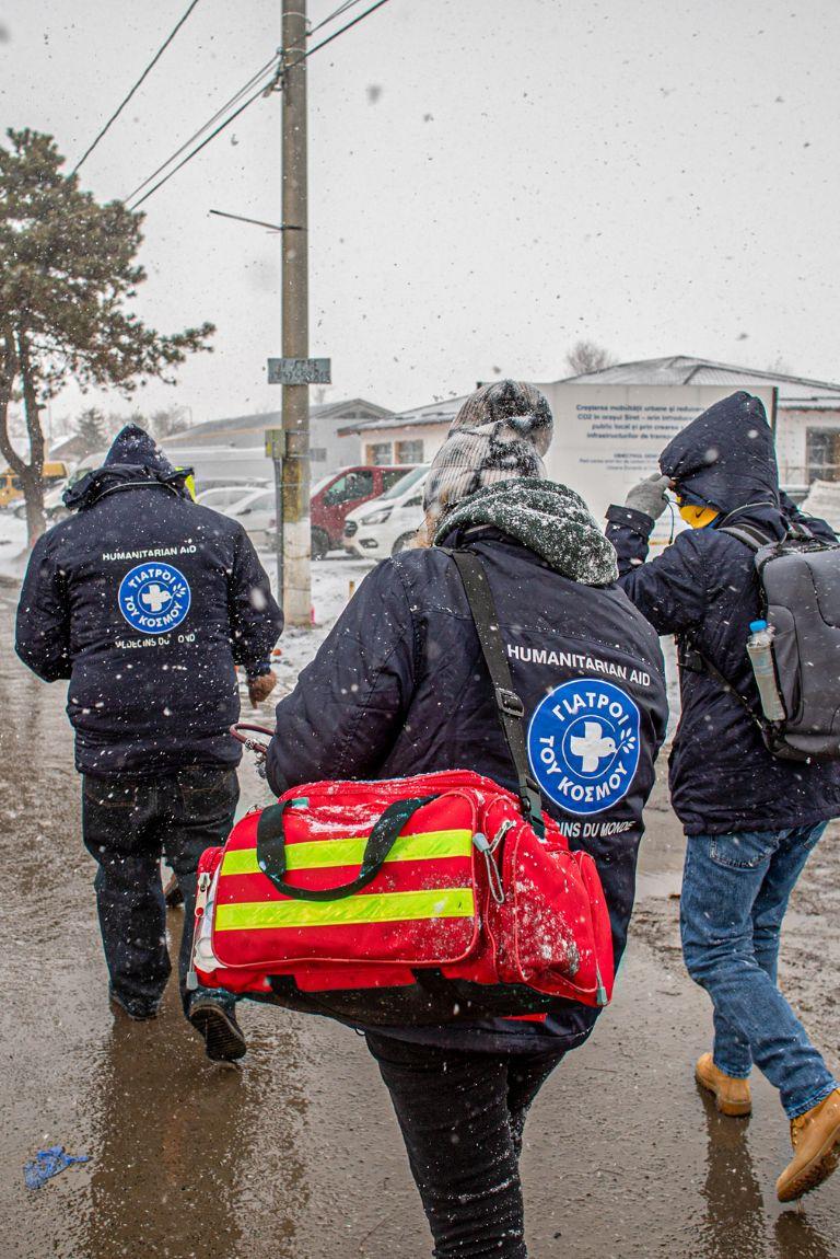 Résolution 2286 sur les attaques contre les soins de santé - équipes médicales sous la neige